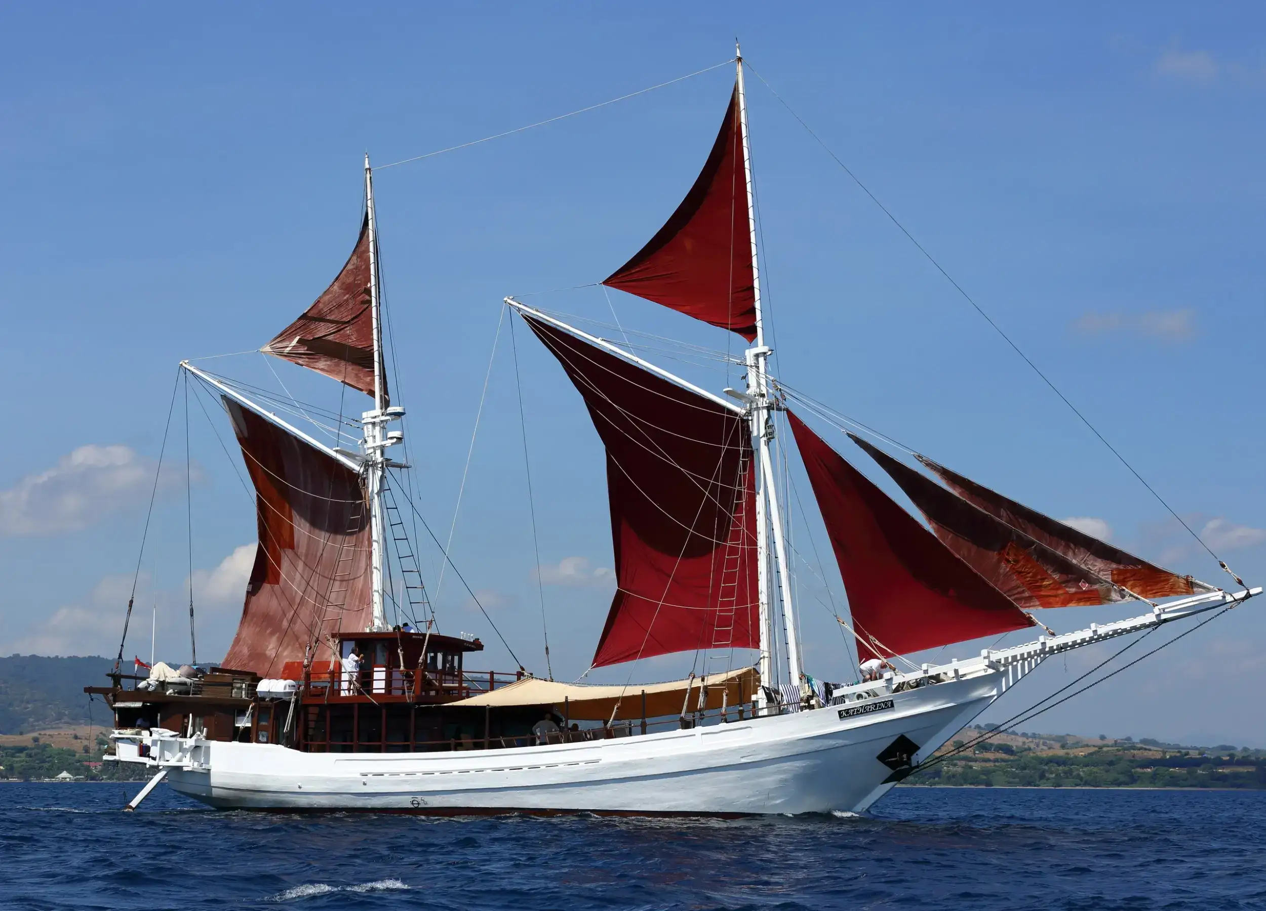SeaTrek's Katharina sails up by Paul Thompson