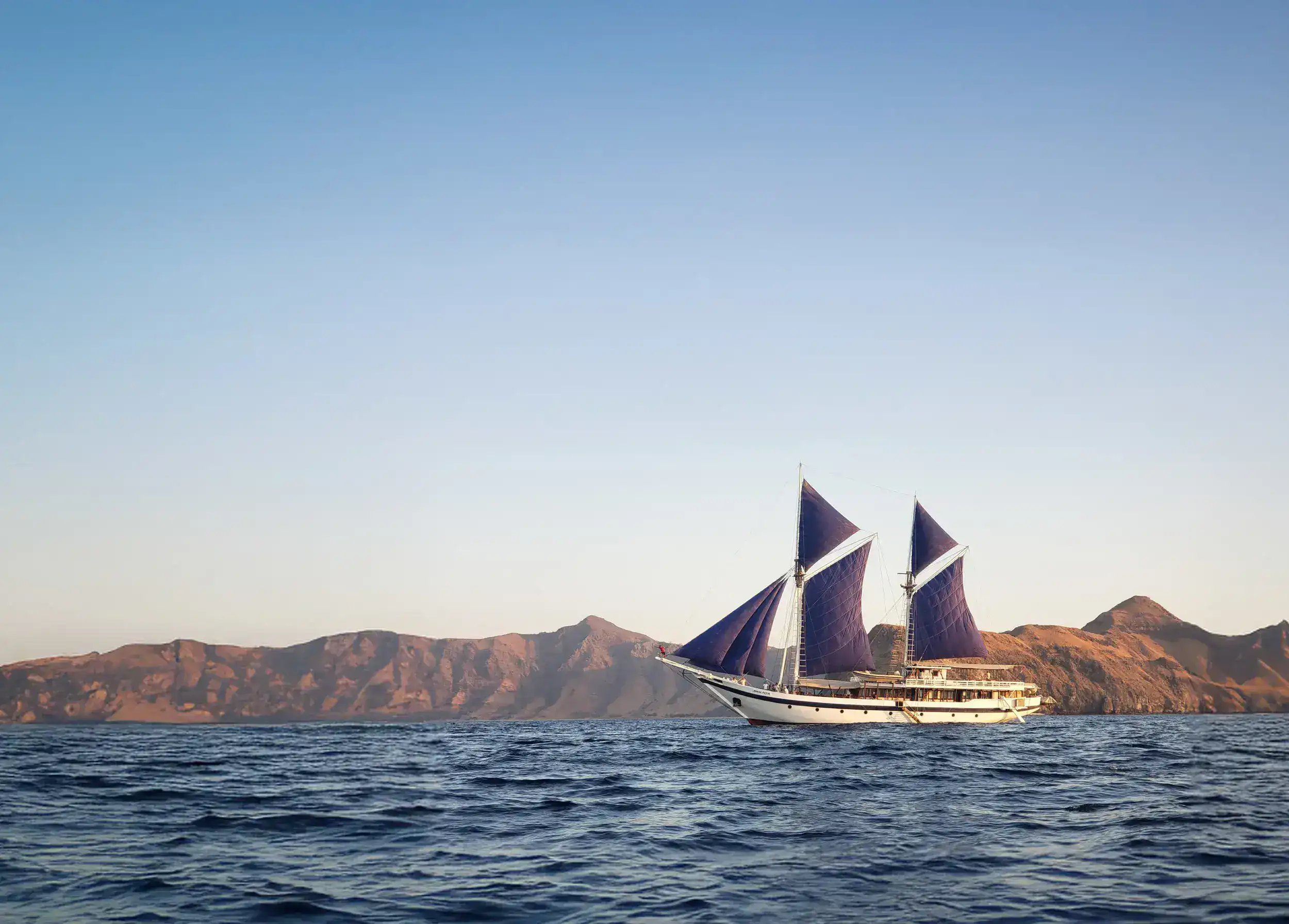 Ombak Putih Raja Ampat charter